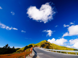 ভালোবাসতে দরকার আকাশের মত বিশাল একটা মন।